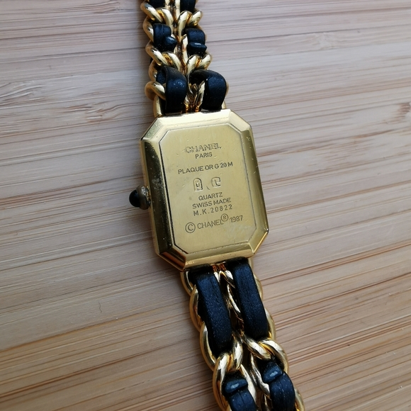 AUTHENTIC CHANEL watch with box size M - Picture 6 of 16